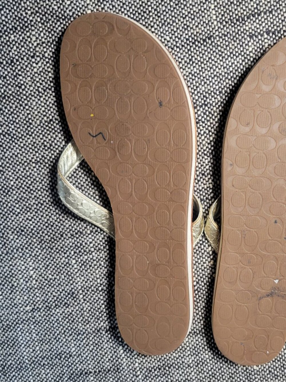 Coach Debbie Metallic Gold Signature C Thong Sandals Women's 7.5 - Picture 7 of 8